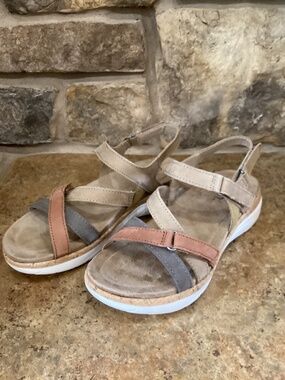 Earth Rian Sandal Womens Size 7 Leather New In Box
